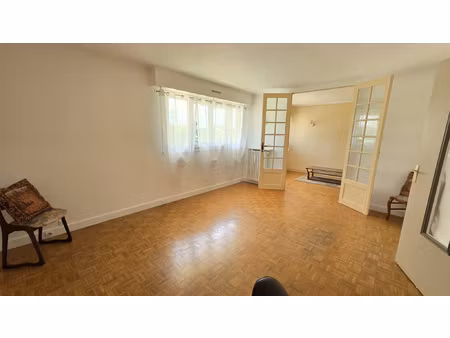 5 pieces - 3 ou 4 chambres - cave et parking - rer - résiden