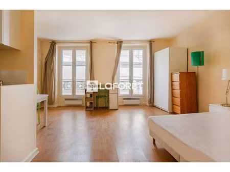 studio 30m² calme & lumineux - cour privative - immeuble xixème rénové - école militaire