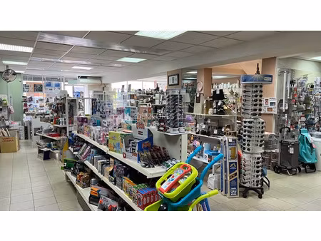 a vendre fond de commerce droguerie de plus de 70 ans d'exis