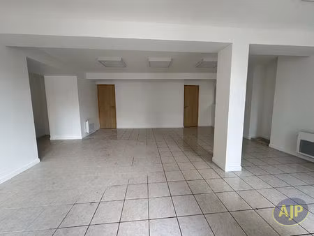 montaigu centre-ville : local professionnel modulable avec double espace