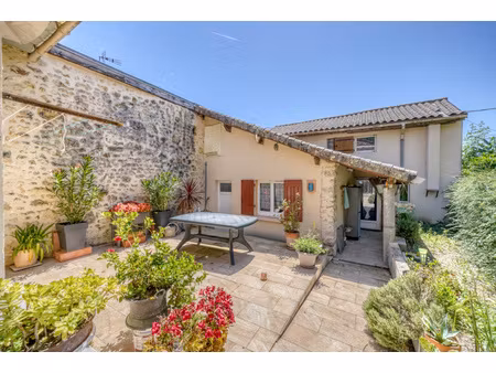 maison 4 pièces en r+1 de 81m2 habitables avec atelier sur parcelle de 166m2