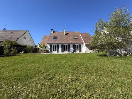 maison indvlduelle de 7 pièces élevée sur 776 m2 de terrain
