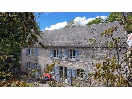belle maison en pierre située dans un petit hameau de la commune de tarnac