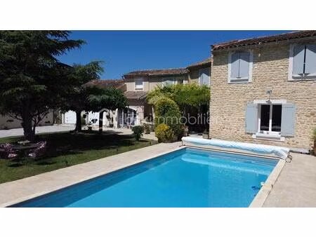 maison en pierre de 180 m² à aubignan