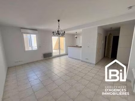 location appartement 2 pièces à courseulles-sur-mer (14470) : à louer 2 pièces / 47m² cour