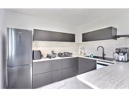 location maison  m² t-5 à bron  1 410 €