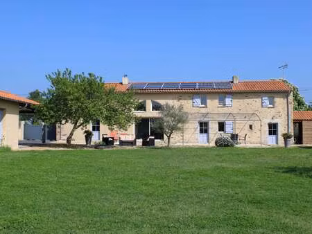 vente longère et corps de ferme à treize-septiers (85600) : à vendre / 215m² treize-septie