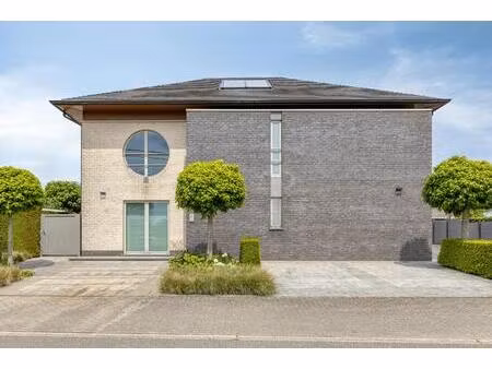 ruime woning met magazijn (250m²) te koop in baasrode