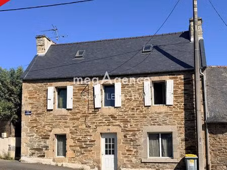 maison avec beaucoup de beaux espaces de vie.