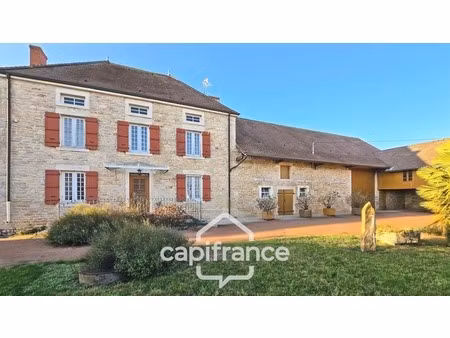 a vendre maison en pierre de 9 pièces 180 m² avec dépendances de 880 m² sur terrain de 369