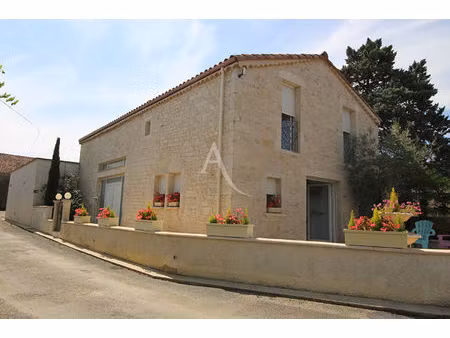 maison en pierre de 150 m2 avec piscine