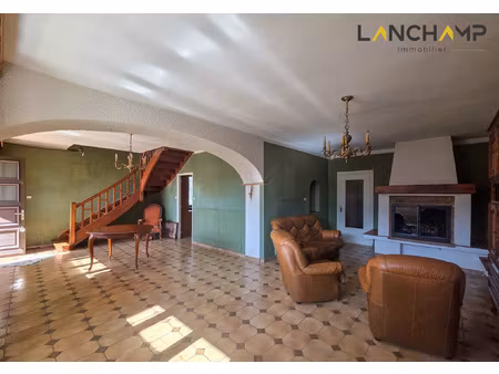 anglefort  une maison t6 de 135m2 à fort potentiel avec un a