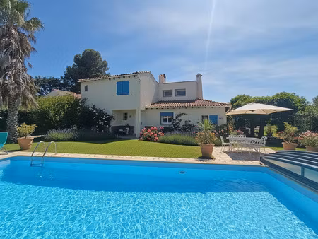 belle villa de caractère avec grand terrain et pisicne