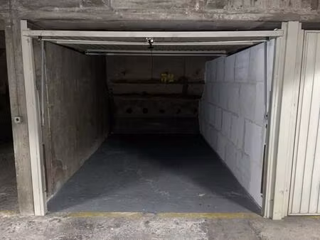 parking à paris (75012)