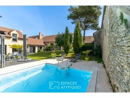 maison contemporaine avec séjour cathédrale et jardin intimiste proche rer c