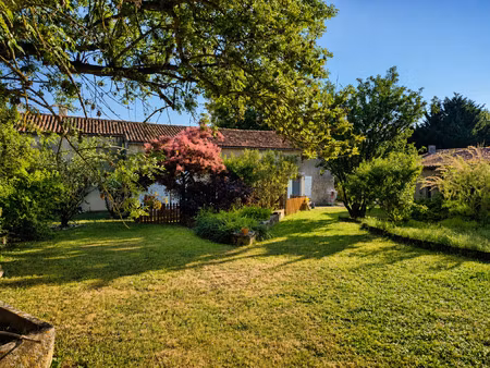 charmante maison en pierre au calme à la campagne