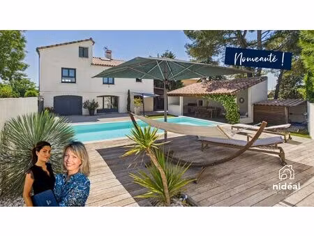 jolie villa avec piscine et bel espace extérieur