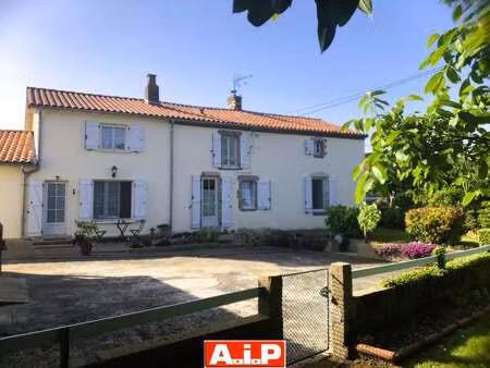 vente maison à pouzauges (85700) : à vendre / 127m² pouzauges