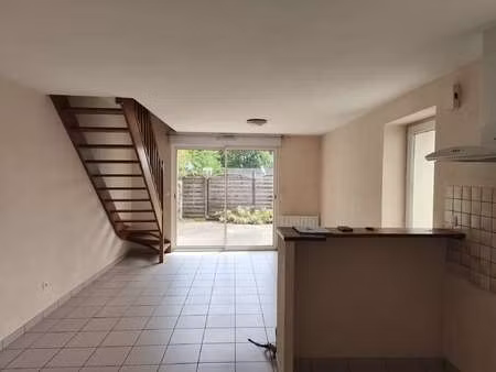 location maison aux touches (44390) : à louer / 61m² les touches