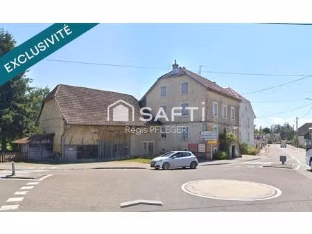 grande maison/immeuble avec grange attenante