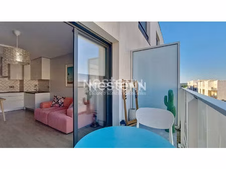 a louer : appartement meublé de 2 pièces de 41 m² avec balcon et parking s/sol.