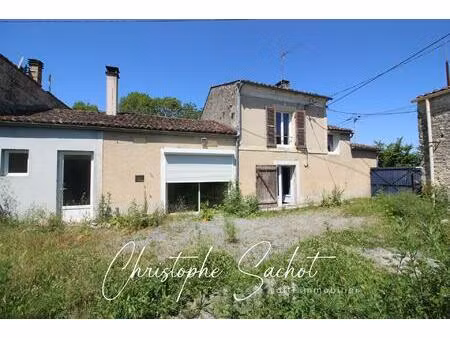 maison avec fort potentiel  proche de beauvoir sur niort et saint jean d'angély