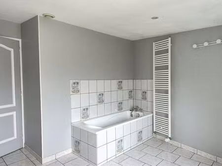 maison avec du volume située dans une rue très calme