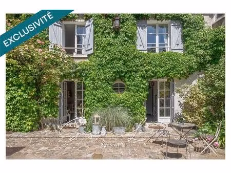 une maison en pierre pleine de charme… avec un jardin que l’on n’attend pas