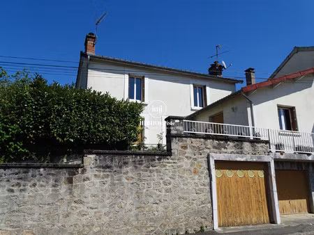 maison en pierre années 30 avec extension et jardin.