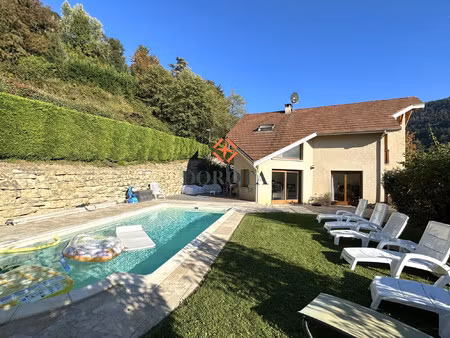 maison familiale avec vue et piscine