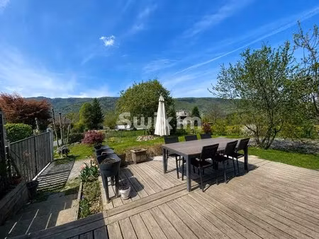 bien atypique avec grand jardin et vue dégagée à menthonnex-en-bornes