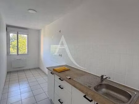 location appartement 3 pièces à la roche-sur-yon le bourg sous la roche (85000) : à louer 
