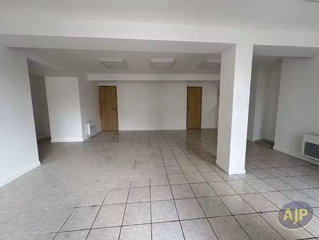 location bureaux et commerces à montaigu-vendée (85600) : à louer / 65m² montaigu-vendée