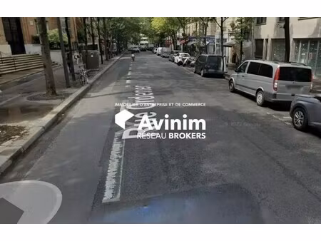 location commerce paris 75018 66m²