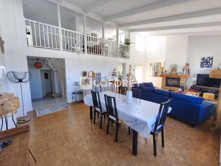 maison plaisir 6 pièce(s) 141 m2