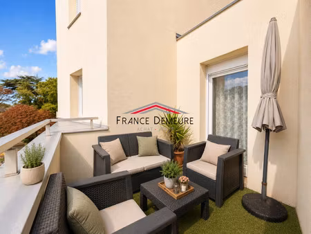 duplex familial au dernier étage avec extérieurs et box en ple