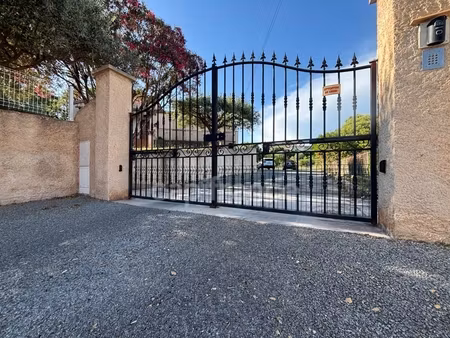 maison de plainpied à vendre 4 pièces le cannet des maures (83)  parcelle détachable  sous