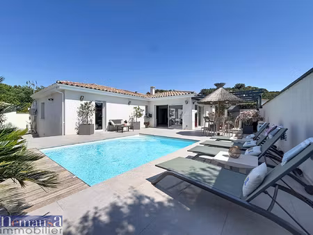 a vendre  villa esprit contemporaine aux prestations haut de