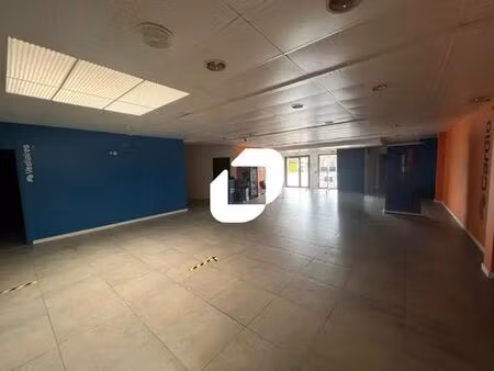 vente commerce 650 m²