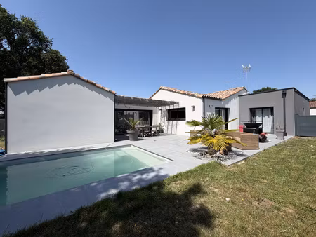 aizenay  pl-pied récent 4 chbres + bureau sur 524 m2 de terr