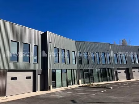 vente local d'activités 585 m²