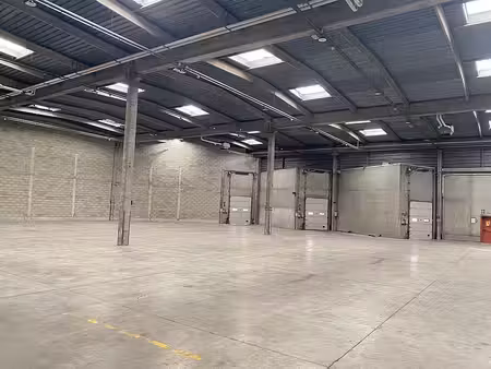 location local d'activités bobigny 3 926 m²