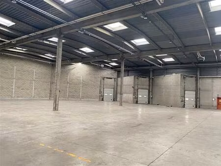 location local d'activités bobigny 3 950 m²