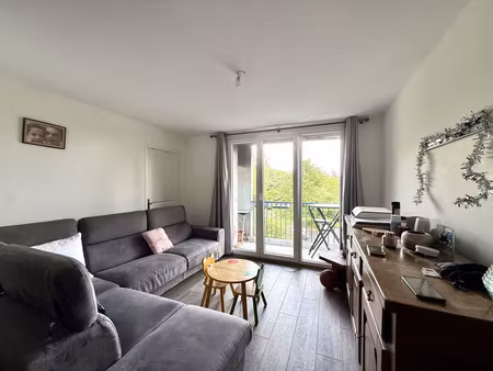 appartement 4 pièces avec balcon  cave  garage proche rer et futur métro 16