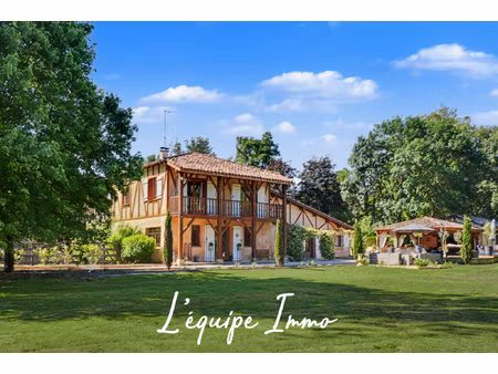 magnifique domaine composé de trois logements sur près de 5