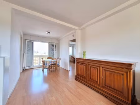 appartement 4 pièces avec terrasse  proche centre
