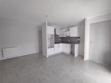 location appartement 3 pièces 52m² millau 12100