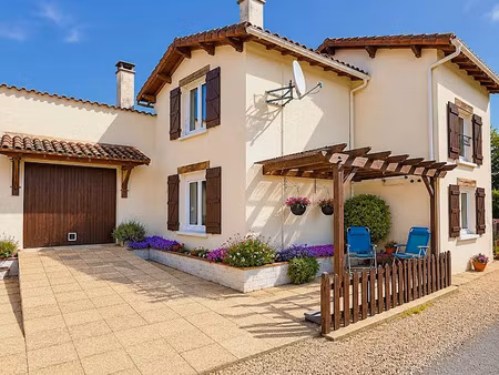 vente maison 7 pièces 90 m² à champagne-mouton (16350)  129 500 €
