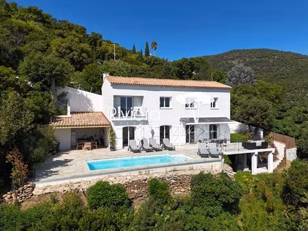 villa au calme avec vue mer !