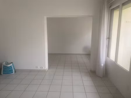 bourg st andeol - t4 avec garage